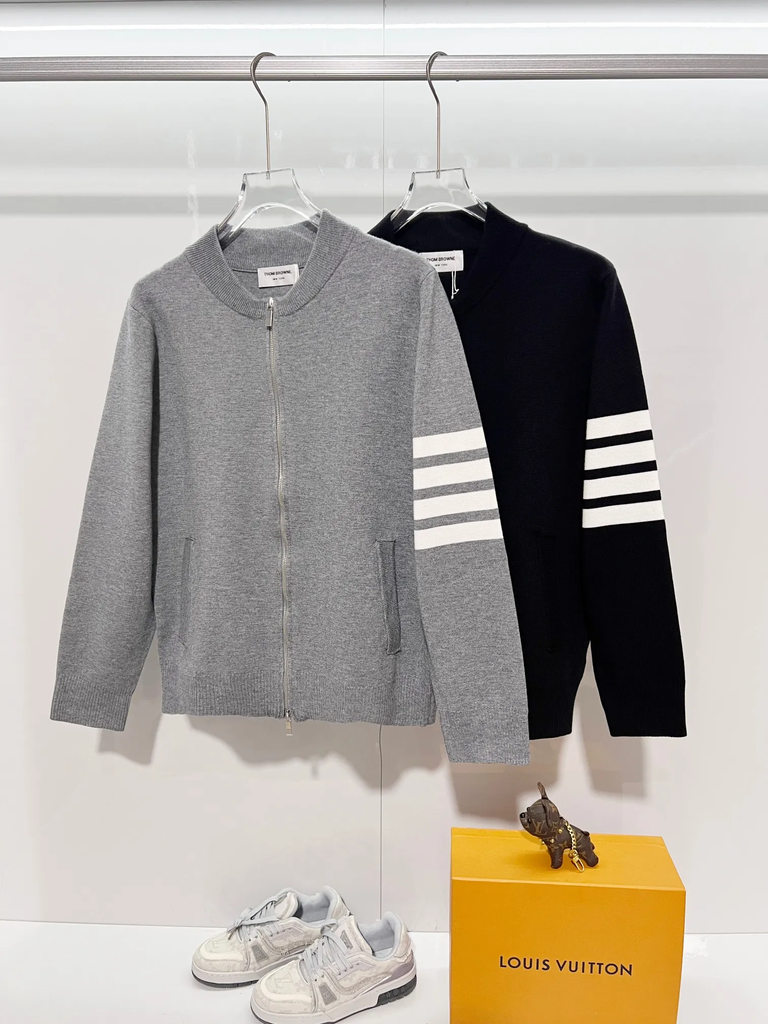 Thom Browne ➡️ TBClassic Classic Quality⚠️ ， ， ， ， ❗️❗️ ， ！ TBSeries ， ， ！ :Gray.Black. Size:M L XL XXL